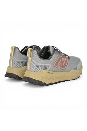Sneaker uomo Nerw Balance Garo in tessuto tecnico colore grigio. NEW BALANCE | MGARO-9PA